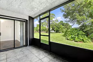 10 Seneca Ct, Royal Palm Beach, FL 33411 - Photo 17