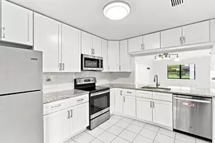 10 Seneca Ct, Royal Palm Beach, FL 33411 - Photo 21
