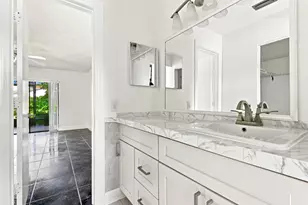 10 Seneca Ct, Royal Palm Beach, FL 33411 - Photo 13