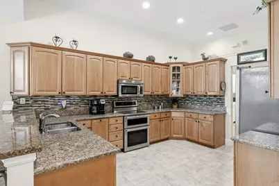 928 Carolina Circle SW, Vero Beach, FL 32962 - Photo 11