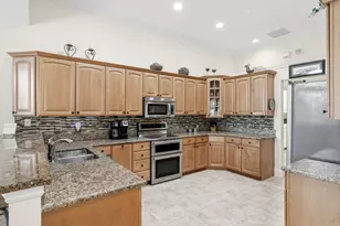 928 Carolina Cir SW, Vero Beach, FL 32962 - Photo 11