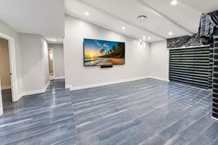 5557 N Cameo Dr N, Boca Raton, FL 33433 - Photo 9
