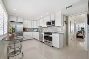 3510 Oaks Way, Pompano Beach, FL 33069 - Photo 3