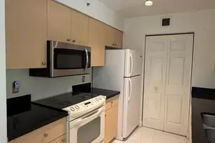 2451 E Centergate Dr, Miramar, FL 33025 - Photo 9