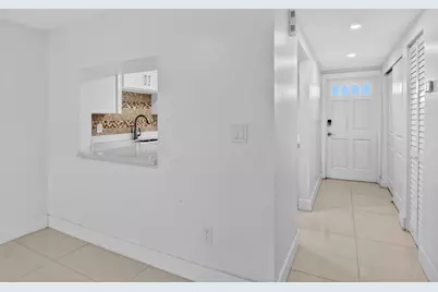10110 Boca Entrada Boulevard #305, Boca Raton, FL 33428 - Photo 5