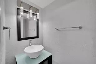 650 Tennis Club Dr, Fort Lauderdale, FL 33311 - Photo 9