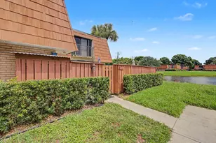 310 Buttonwood Ln, Boynton Beach, FL 33436 - Photo 19