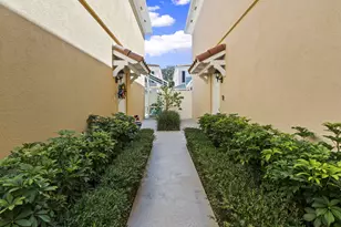 48 Live Oak Cir, Jupiter, FL 33469 - Photo 5