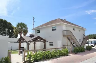 305 Cypress Dr, Lake Park, FL 33403 - Photo 9