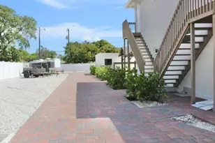 305 Cypress Dr, Lake Park, FL 33403 - Photo 3