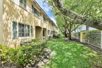 1912 SW 60th Avenue, North Lauderdale, FL 33068 - Photo 15