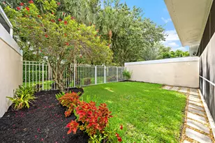 442 Capistrano Dr, Palm Beach Gardens, FL 33410 - Photo 9