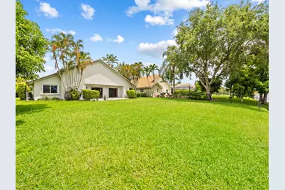 1750 W Oak Knoll Circle, Davie, FL 33324 - Photo 11