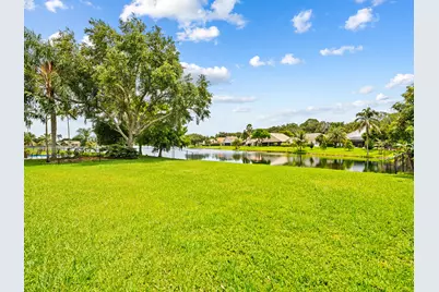 1750 W Oak Knoll Circle, Davie, FL 33324 - Photo 9