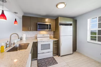 575 Oaks Lane #708, Pompano Beach, FL 33069 - Photo 13