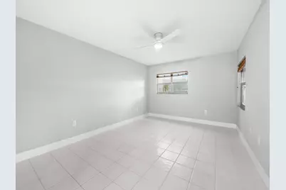 550 SW 137 Avenue #L114, Pembroke Pines, FL 33027 - Photo 17