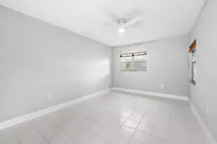 550 SW 137th Ave, Pembroke Pines, FL 33027 - Photo 17