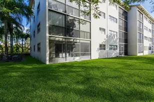 550 SW 137th Ave, Pembroke Pines, FL 33027 - Photo 3
