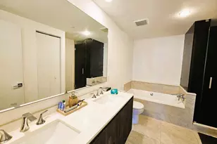 488 NE 18th St, Miami, FL 33132 - Photo 11