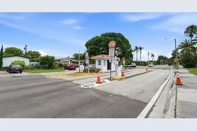 21020 Highland Lakes Boulevard, Miami, FL 33179 - Photo 51