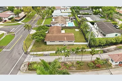 21020 Highland Lakes Boulevard, Miami, FL 33179 - Photo 53