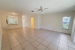 910 Summit Lake Dr, West Palm Beach, FL 33406 - Photo 9