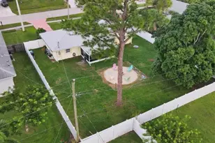 772 SE Thornhill Dr, Port Saint Lucie, FL 34983 - Photo 13