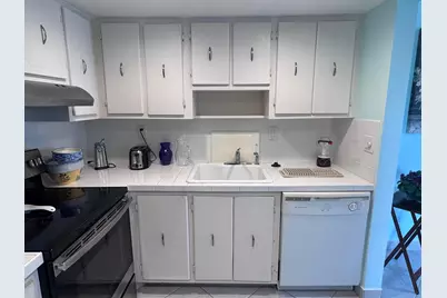 641 Burgundy N, Delray Beach, FL 33484 - Photo 3