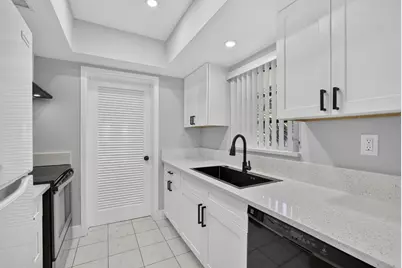 2755 NE 28th Avenue #E2, Lighthouse Point, FL 33064 - Photo 11
