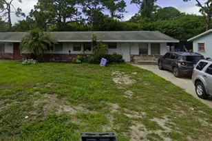 902 N Lake Dr, Fort Pierce, FL 34982 - Photo 1