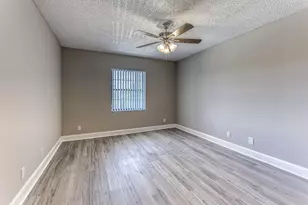 240 SE 10th St, Delray Beach, FL 33483 - Photo 9