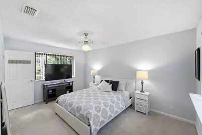 2719 Oak Tree Lane, Oakland Park, FL 33309 - Photo 21