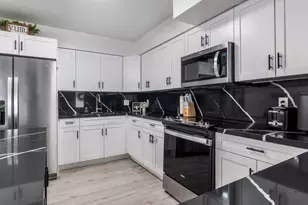 542 NW 47th Ave, Plantation, FL 33317 - Photo 3