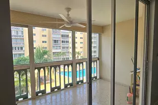 421 NE 14th Ave, Hallandale Beach, FL 33009 - Photo 11