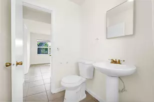 261 NE 45th St, Oakland Park, FL 33334 - Photo 39