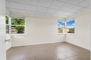 261 NE 45th St, Oakland Park, FL 33334 - Photo 27