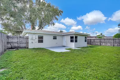 261 NE 45th Street, Oakland Park, FL 33334 - Photo 3