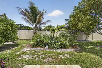 9860 Honeysuckle Avenue, Palm Beach Gardens, FL 33410 - Photo 41