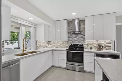 9860 Honeysuckle Avenue, Palm Beach Gardens, FL 33410 - Photo 17