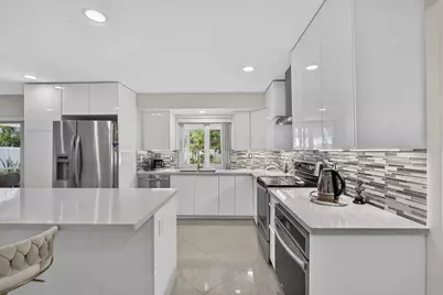 9860 Honeysuckle Avenue, Palm Beach Gardens, FL 33410 - Photo 15