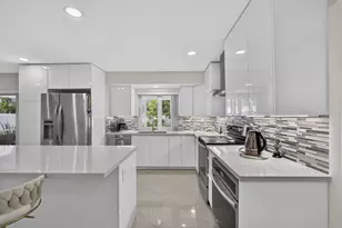 9860 Honeysuckle Ave, Palm Beach Gardens, FL 33410 - Photo 15