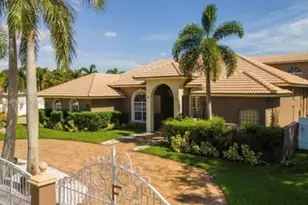 423 NE 3rd St, Pompano Beach, FL 33060 - Photo 1