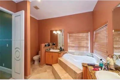 423 NE 3rd Street, Pompano Beach, FL 33060 - Photo 11