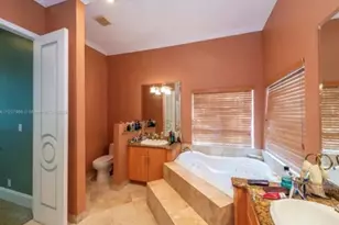 423 NE 3rd St, Pompano Beach, FL 33060 - Photo 11