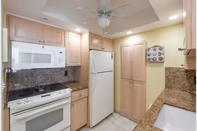 111 Briny Avenue #22-12, Pompano Beach, FL 33062 - Photo 9