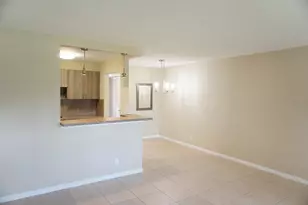 226 Sheffield J, West Palm Beach, FL 33417 - Photo 3