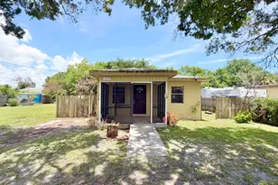 310 Dickson Dr, Fort Pierce, FL 34982 - Photo 1