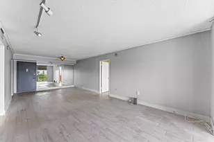 1400 St Charles Pl, Pembroke Pines, FL 33026 - Photo 9