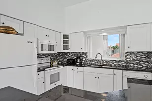 5025 Harmony Cir, Vero Beach, FL 32967 - Photo 9