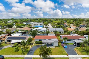 250 NE 57th St, Oakland Park, FL 33334 - Photo 23